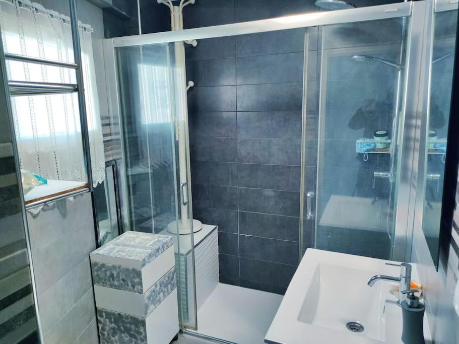 Bermudas Con Piscina Y Garaje En Appartement Benidorm